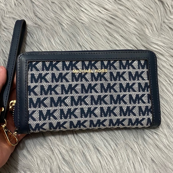 Michael Kors Handbags - Michael Kors Large Flat Mf Phone Case Wallet